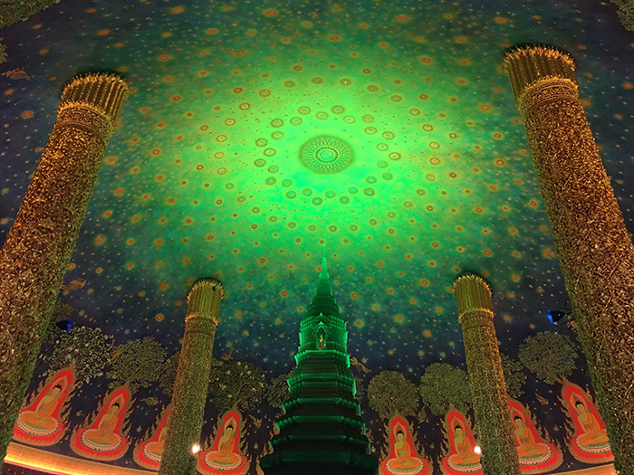 エメラルドの天井 ワットパクナム寺院（引用：ベルトラ）
